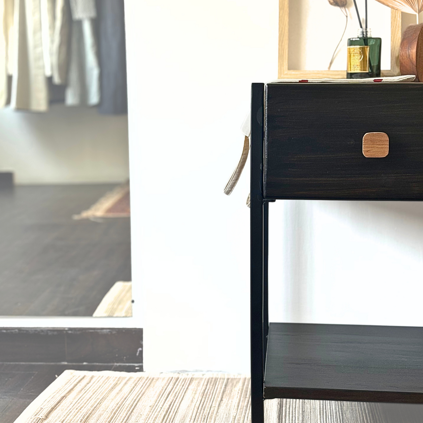 Soot Corner Stand
