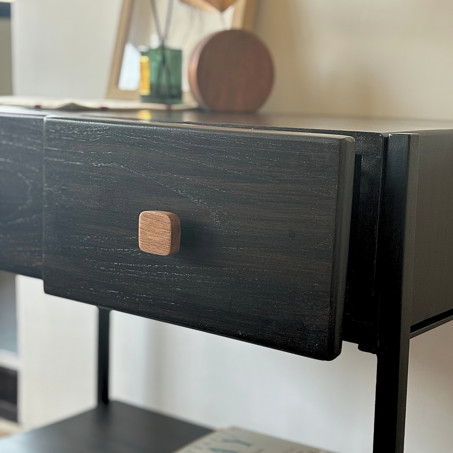 Soot Corner Stand