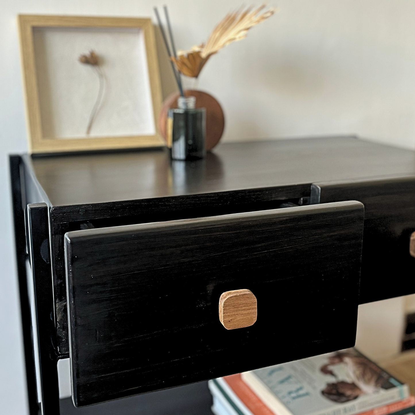Soot Corner Stand