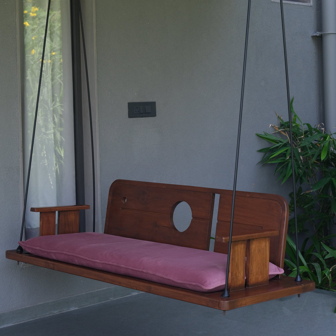 Swing Series: New Seats, Same Love for the Sway