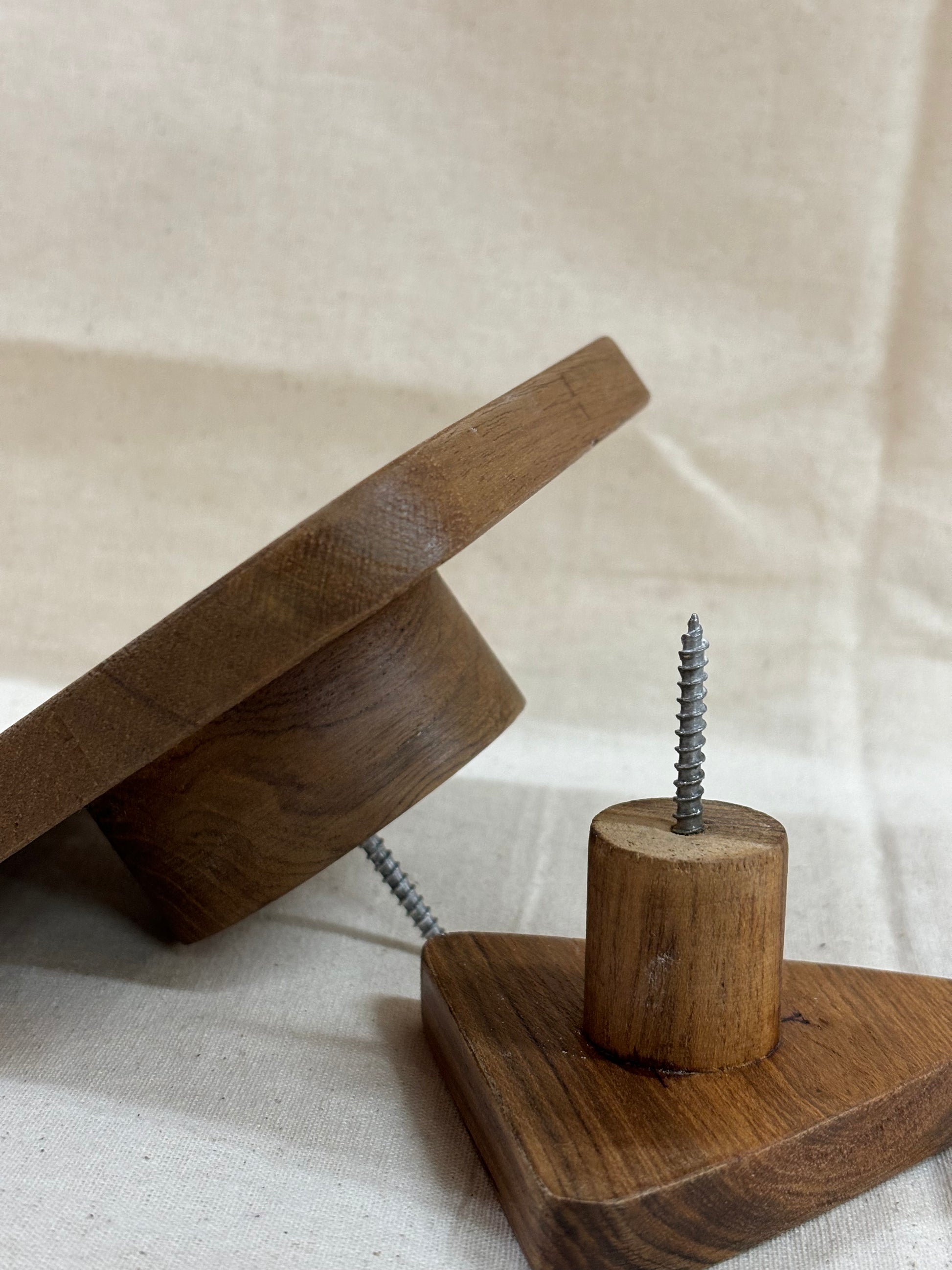 Big Buttons Wood Wall Hooks – onebytwo